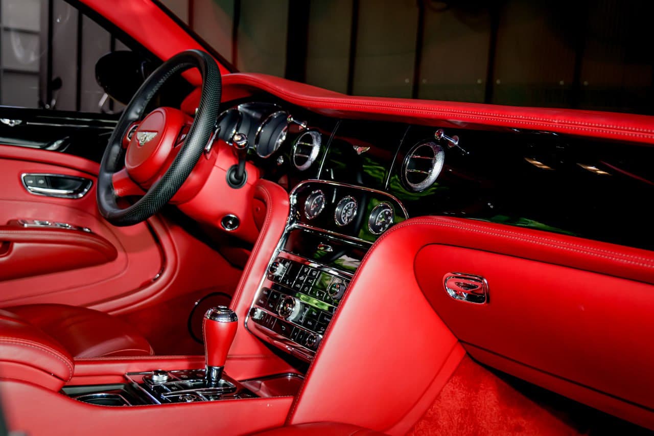 Bentley Flying Spur — view 11